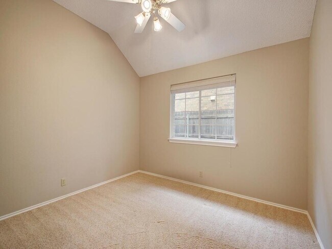 Building Photo - 1208 Woodhollow Cove