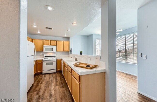 Building Photo - 2325 Windmill Pkwy