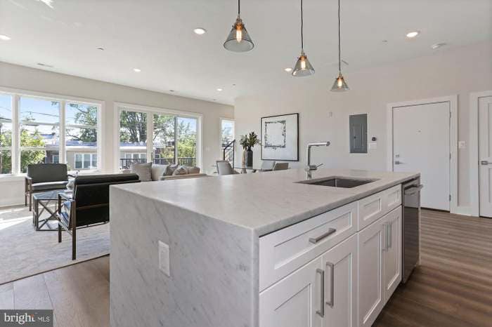 Building Photo - 1255 Penn St NE