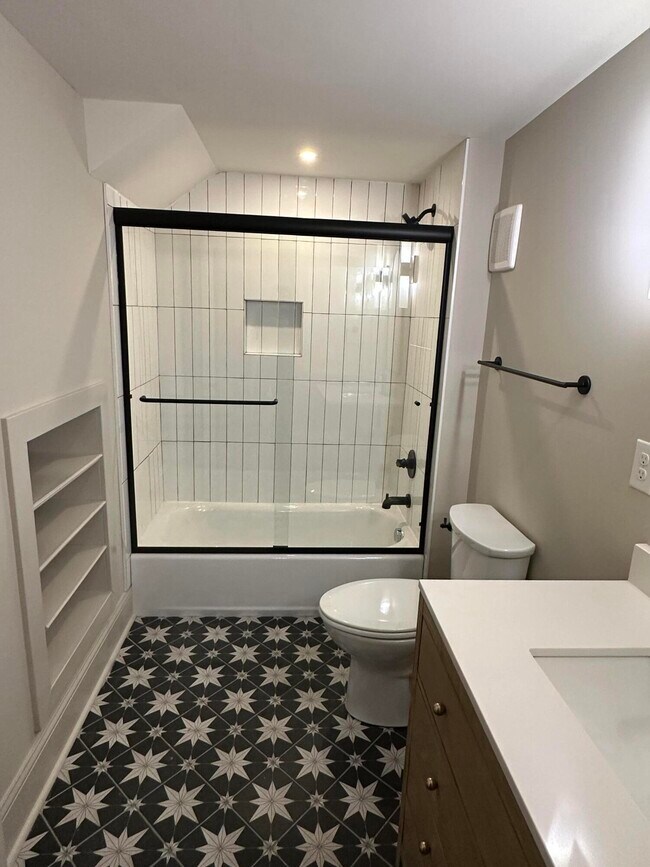 Building Photo - 307 W Main St