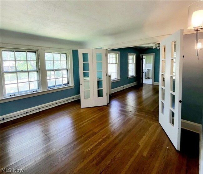 Building Photo - 6 BEDROOM IN CLEVELAND HEIGHTS FOR RENT - ...