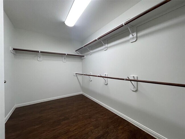 Building Photo - 13429 Raintree Dr