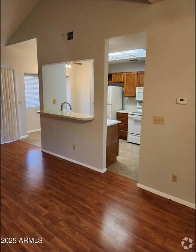 Building Photo - 930 N Mesa Dr