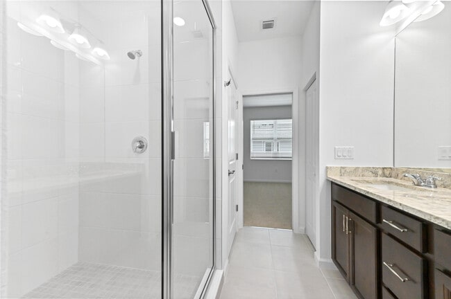 Building Photo - 4093 Longwood Lake Sq