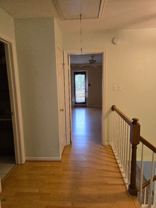 Building Photo - 3 Bedroom Townhouse in Virginia Beach