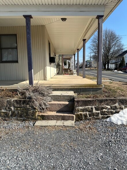 Building Photo - 1344 Newport Rd