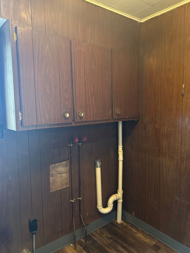 Building Photo - 853 S Main St