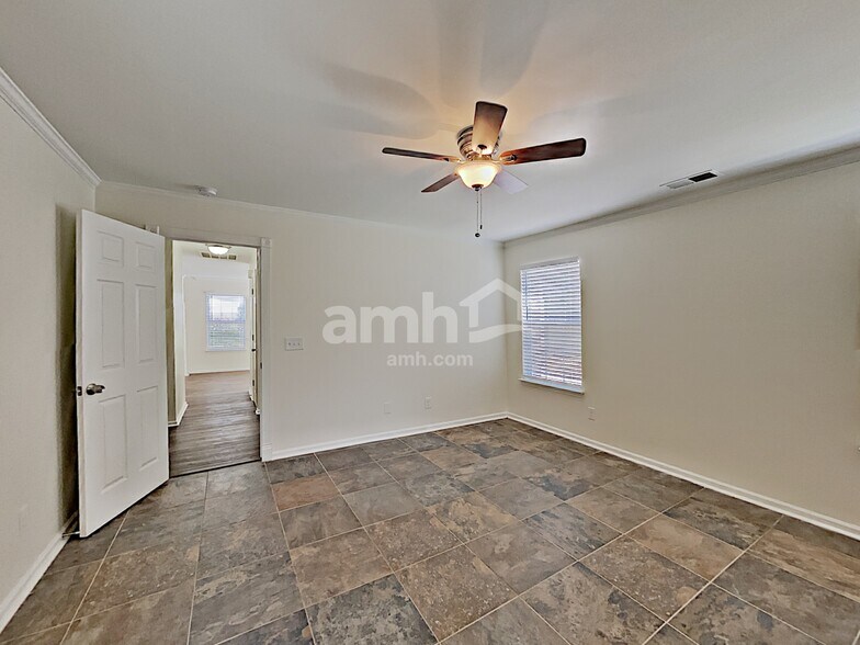 Building Photo - 2117 Ponty Pool Dr