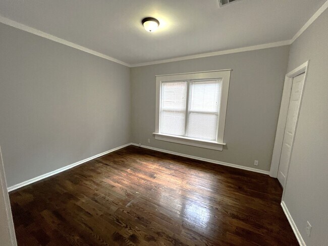 Building Photo - 1225 Euclid Ave NE