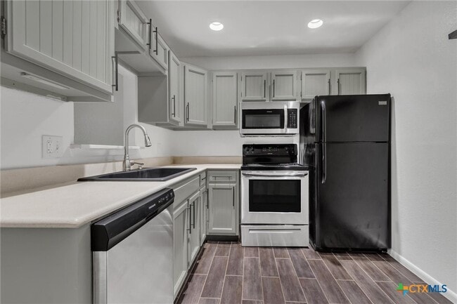 Building Photo - 1624 Aquarena Springs Dr