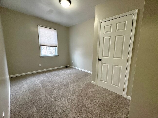 Building Photo - 3 Bedroom 2 Bathroom in York!