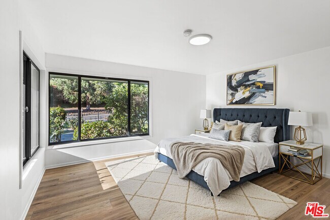 Building Photo - 5160 Los Feliz Blvd