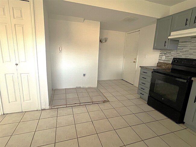 Building Photo - 19906 Rising Star Dr