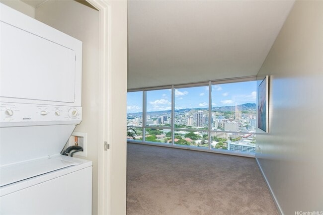 Building Photo - 1296 Kapiolani Blvd