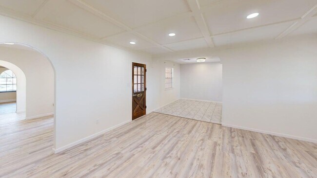 Building Photo - 403 Sunnyside Ave