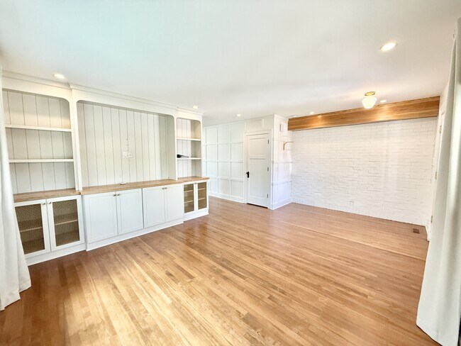 Building Photo - 913 N 7th St