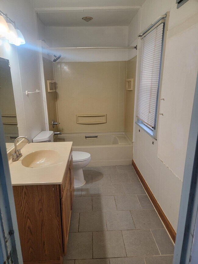 Building Photo - 8323 US-41