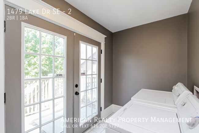 Building Photo - 1479 Lake Dr SE
