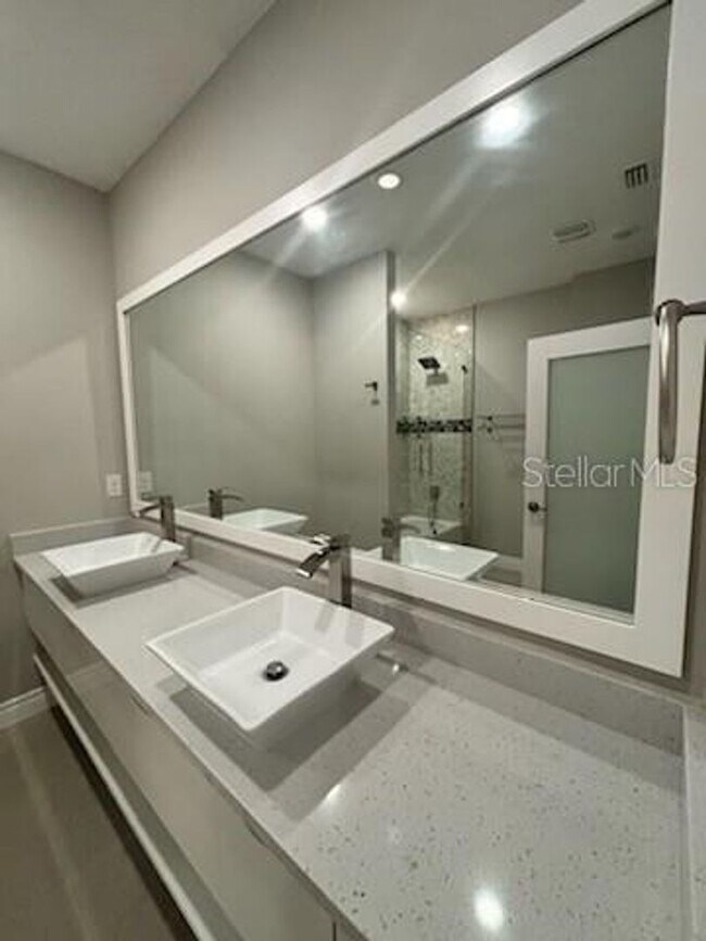 Building Photo - Providence Townhome For Rent