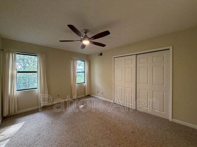 Building Photo - 1304 Abbey Cir