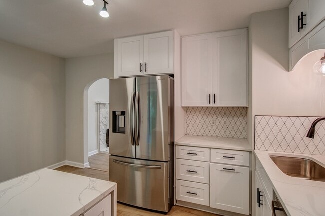 Building Photo - Renovated 4 bed home in Kennesaw w/ Designer Kitchen