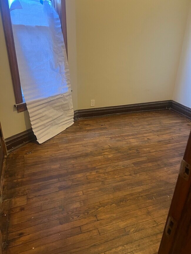 Building Photo - 6525 S Vernon Ave