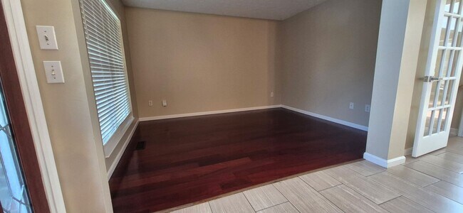 Building Photo - 2999 Iowa Ct