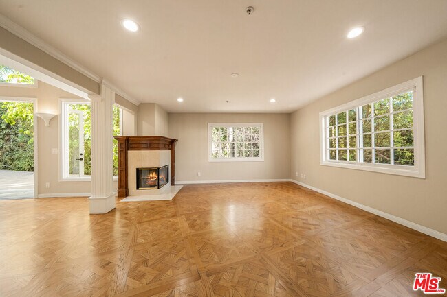 Building Photo - 1109 Pine Dr
