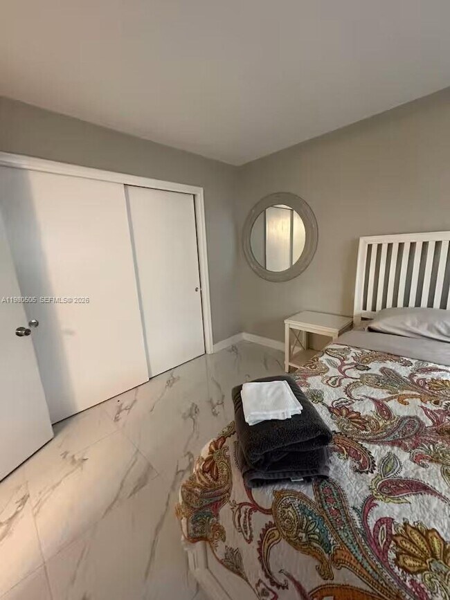 Building Photo - 1120 NE 24th Ave