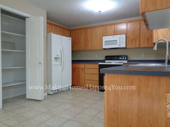 Building Photo - 260 SW Oregon Trail Dr