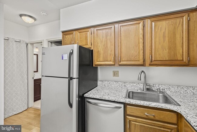 Building Photo - 2506 Fairfax Dr
