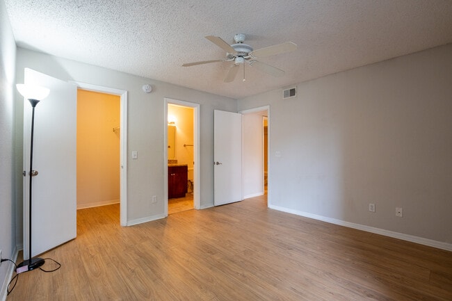 Building Photo - 5156 Conroy Rd