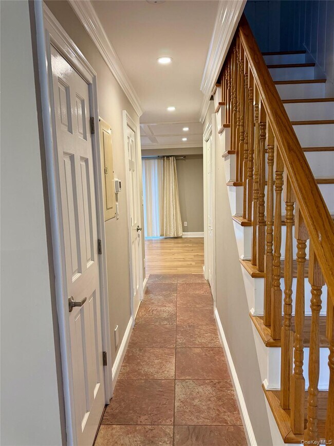 Building Photo - 125 Hill Spur