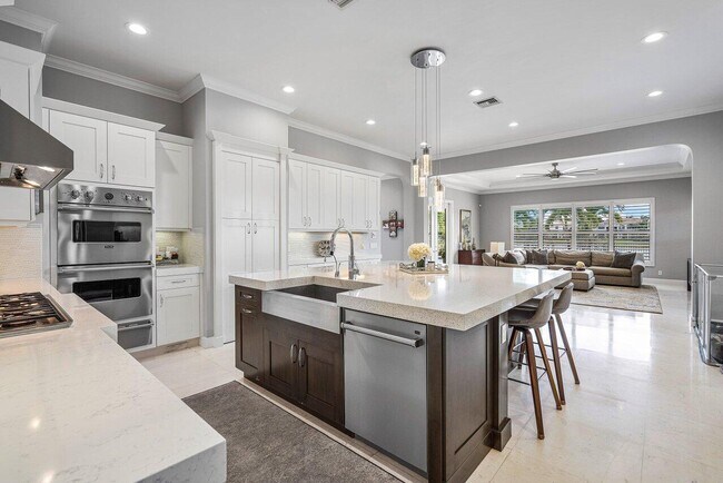 Building Photo - 17511 Cadena Dr
