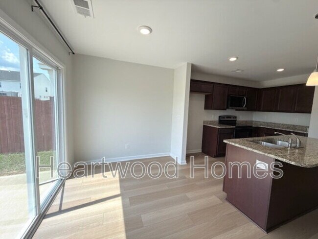 Building Photo - 406 Eclipse Ln