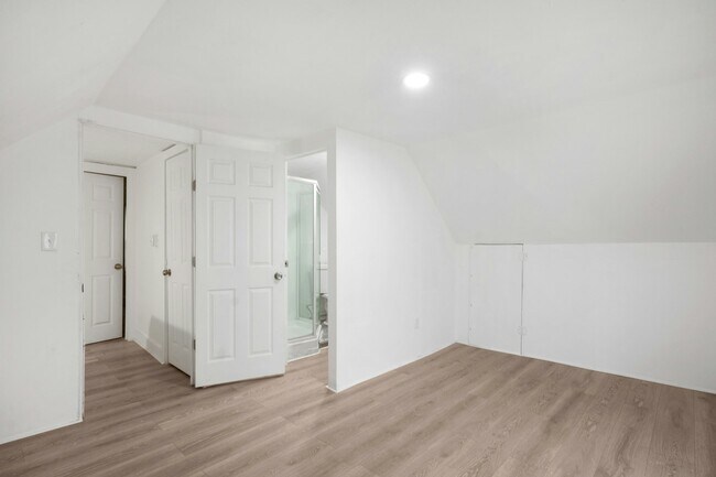 Building Photo - 14608 Alder Ave