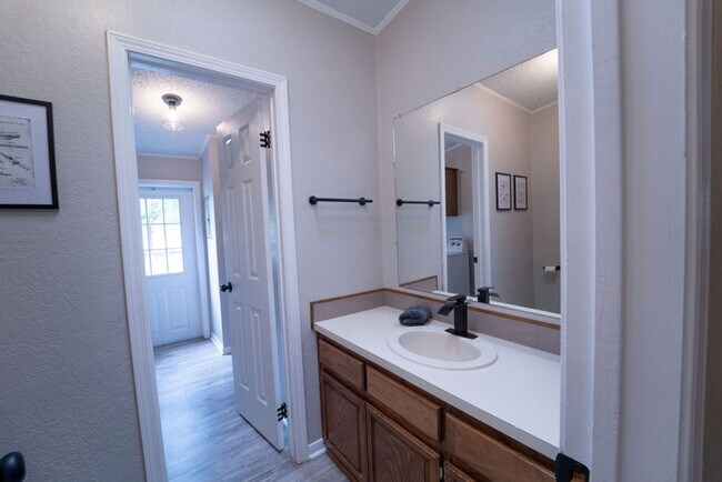 Building Photo - 2988 Lisa Dr