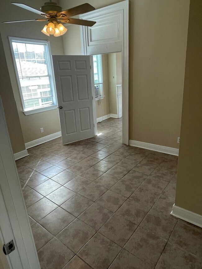 Building Photo - 2BD/1.5BA One Block Off St Charles Ave.