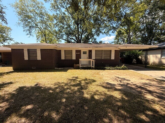 Building Photo - 810 Glencrest Ln