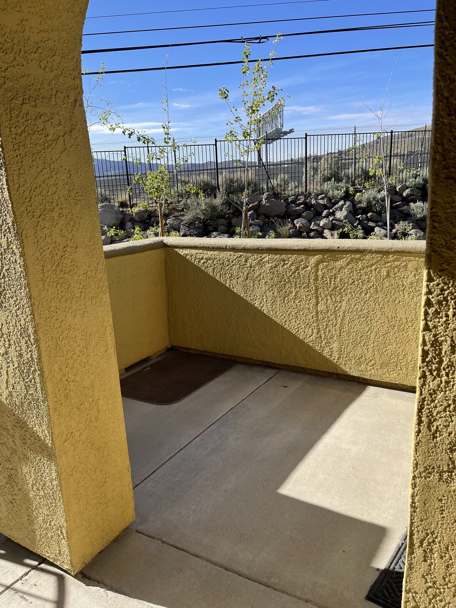 Front patio - 17000 Wedge Pky