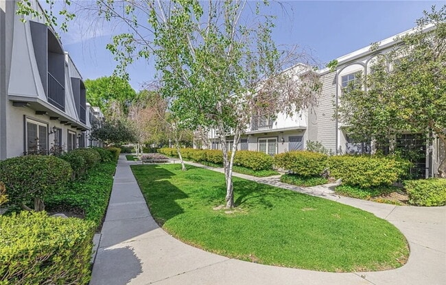 Primary Photo - "Chic Woodland Hills Retreat: Spacious 1-B...