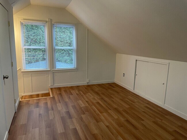 Building Photo - 325 Santa Clara Ave