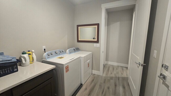 Building Photo - Brand new Mother in Law Suite Available!