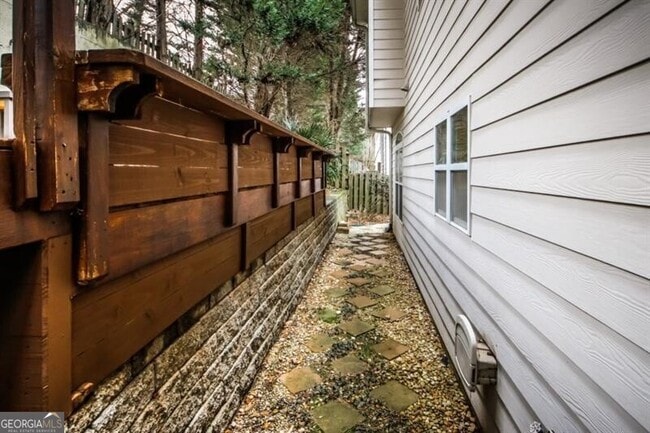 Building Photo - 1354 Brookhaven Village Cir NE