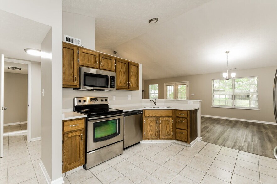 Building Photo - 7667 Bayridge Dr