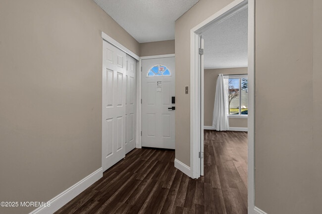 Building Photo - 67 Greenwood Dr