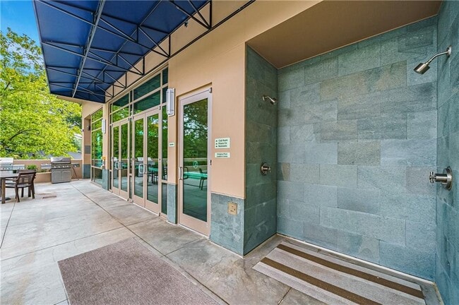 Building Photo - 905 Juniper St NE