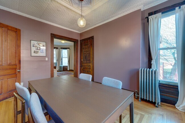 Building Photo - 119 Olive St