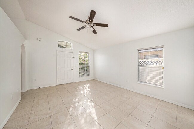 Building Photo - 1020 Brenton Leaf Dr