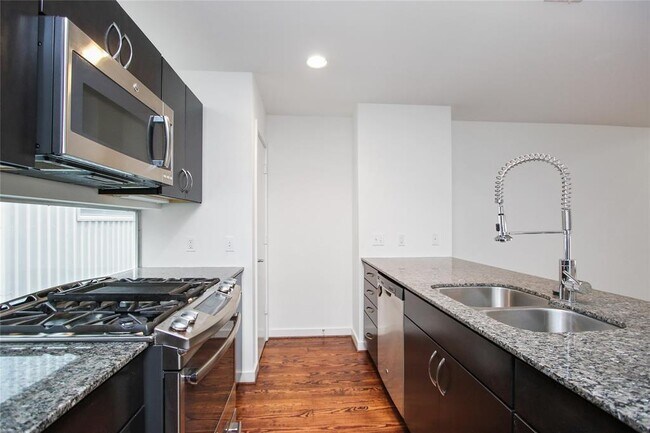Building Photo - 319 Sydnor St